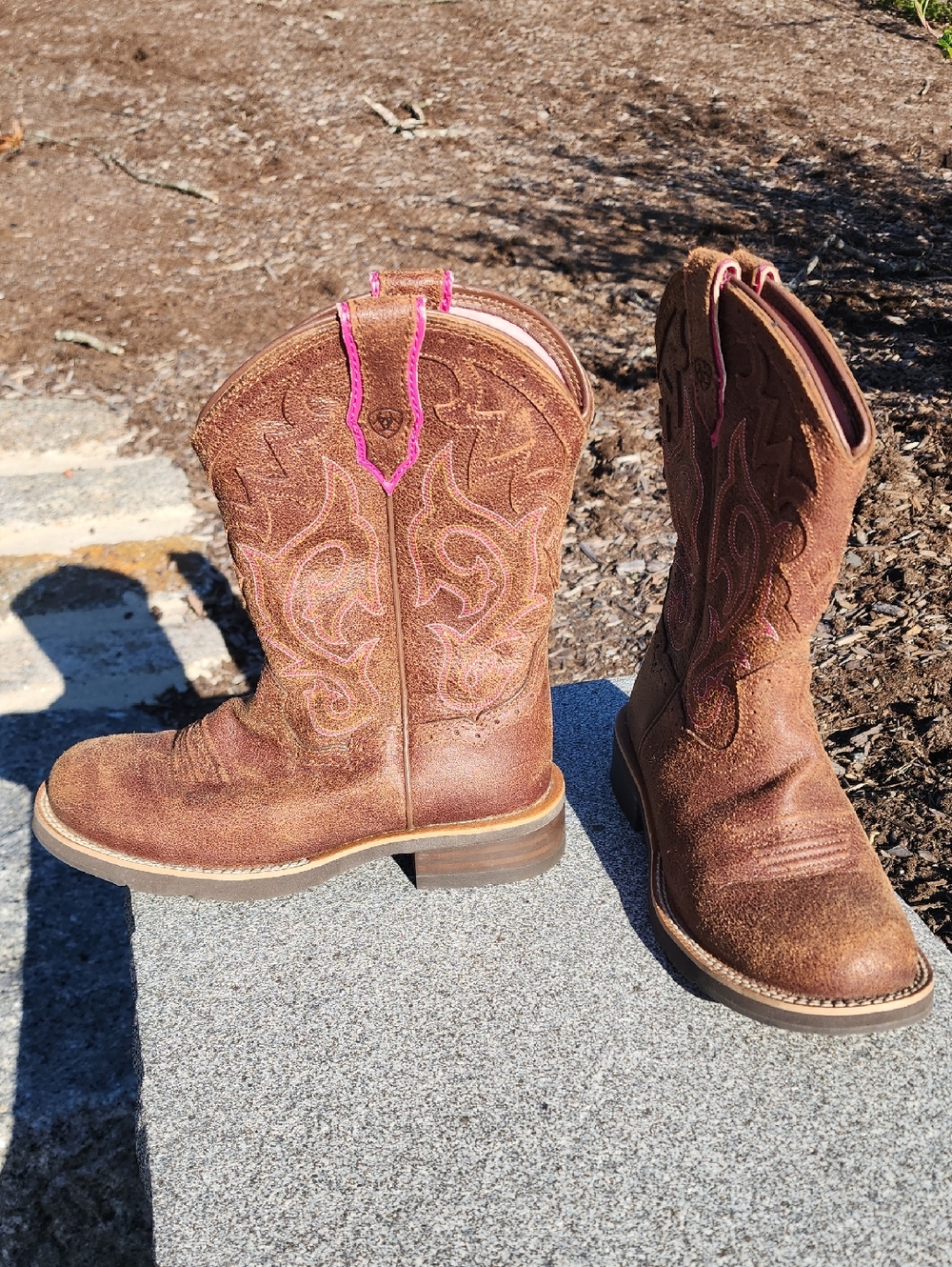 Ariat Brown Western Boots with Pink Stitching Size 7 B